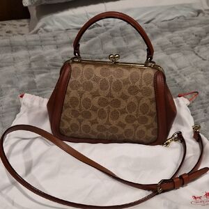 Coach Signature Frame 23 Kisslock Bag